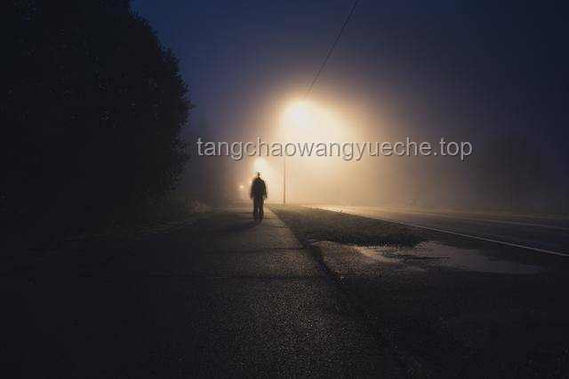 **深夜里的孤独奋斗，那成就感“这感觉 谁懂！！！”**